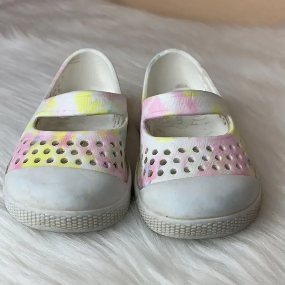 Old Navy Girls Mary Jane Style Slip On Shoes Size 5